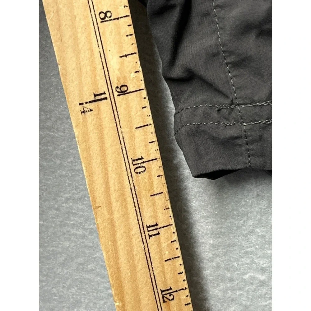 Mountain Hardwear Mesa V2 Men's med Gray Nylon Cargo Hiking Shorts OM5255